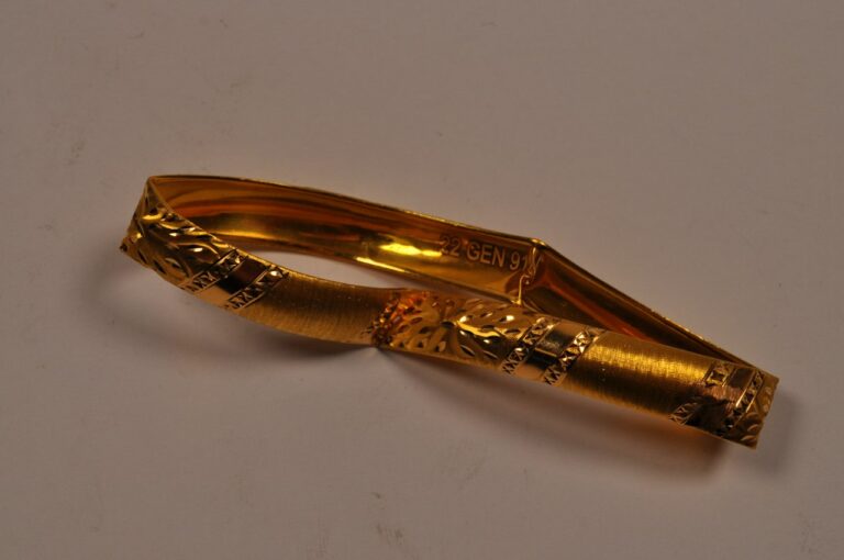 Armreif 916 – 880