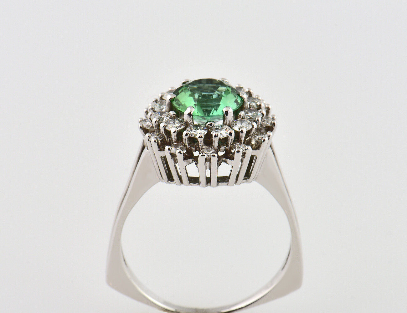 Turmalin Diamant Ring 750/000 18 K Weißgold 24 Brillanten zus. 0,93 ct