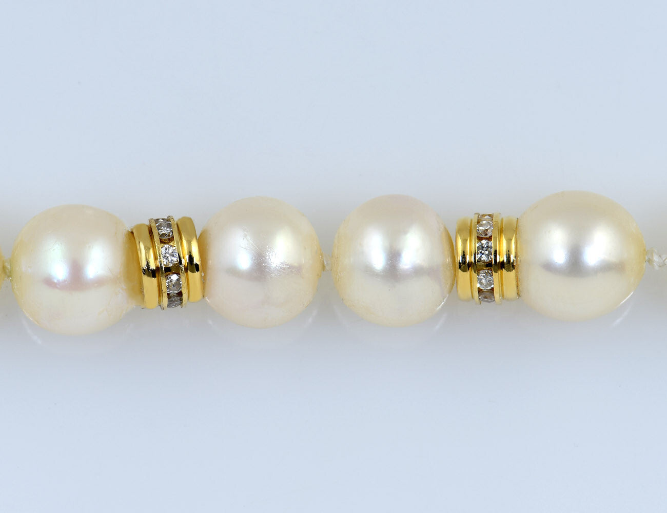 Akoyaperlenkette 585/000 14 K Gelbgoldschließe 24 Diamanten zus. 0,50 ct