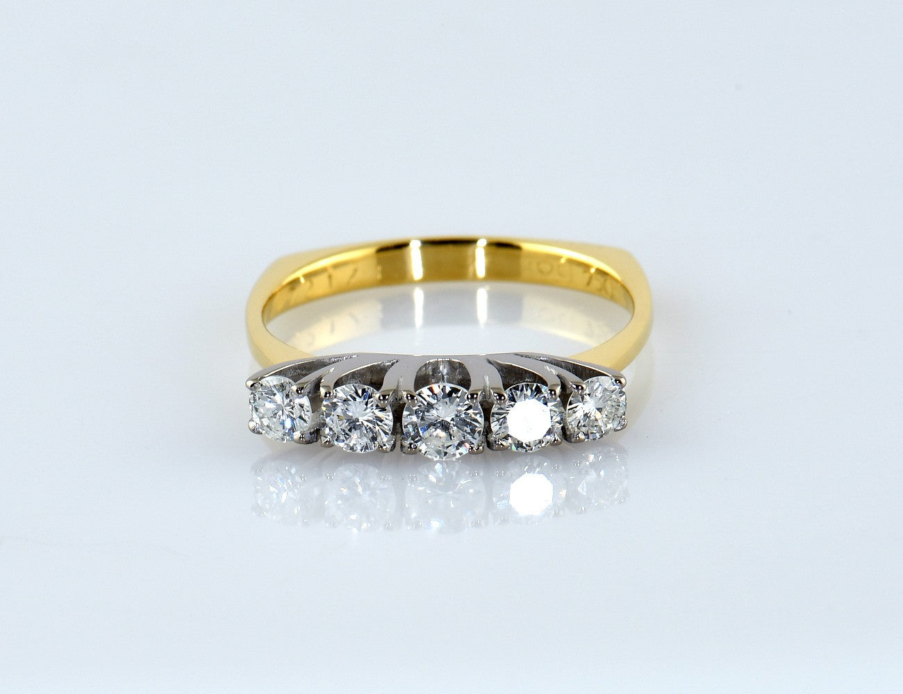 Diamant Ring 750/000 18 K Gelb-/ Weißgold 5 Brillanten zus. 0,62 ct