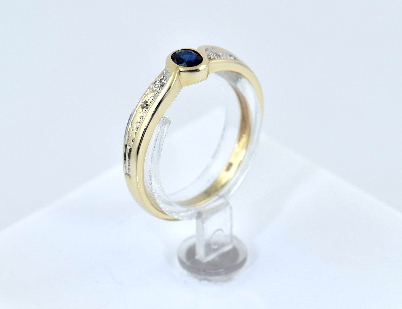 Saphir Diamant Ring 585/000 14 K Gelbgold 4 Diamanten zus. 0,03 ct