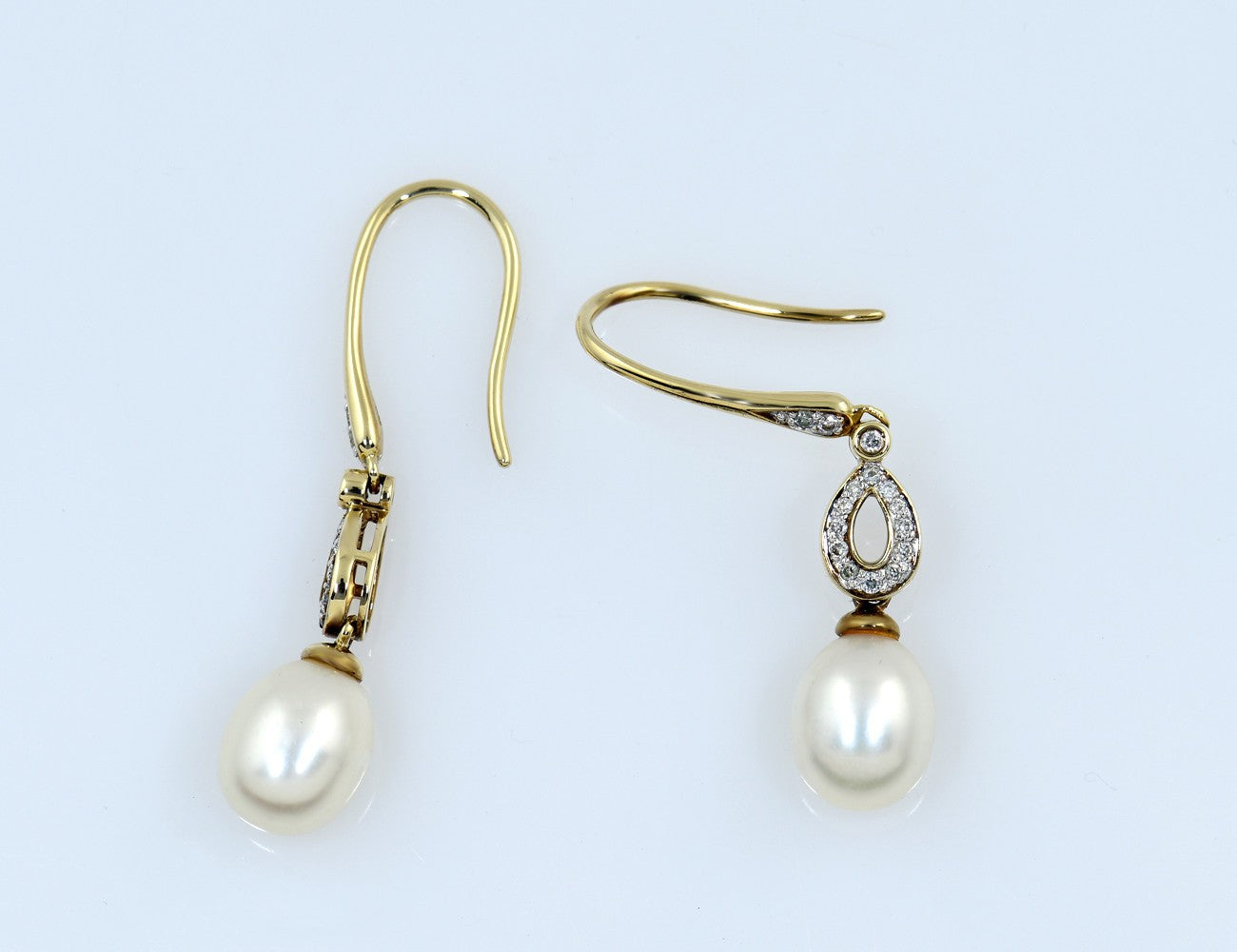 Süßwasser Perle Ohrhänger 333/000 8 K Gelbgold 28 Diamanten zus. 0,20 ct