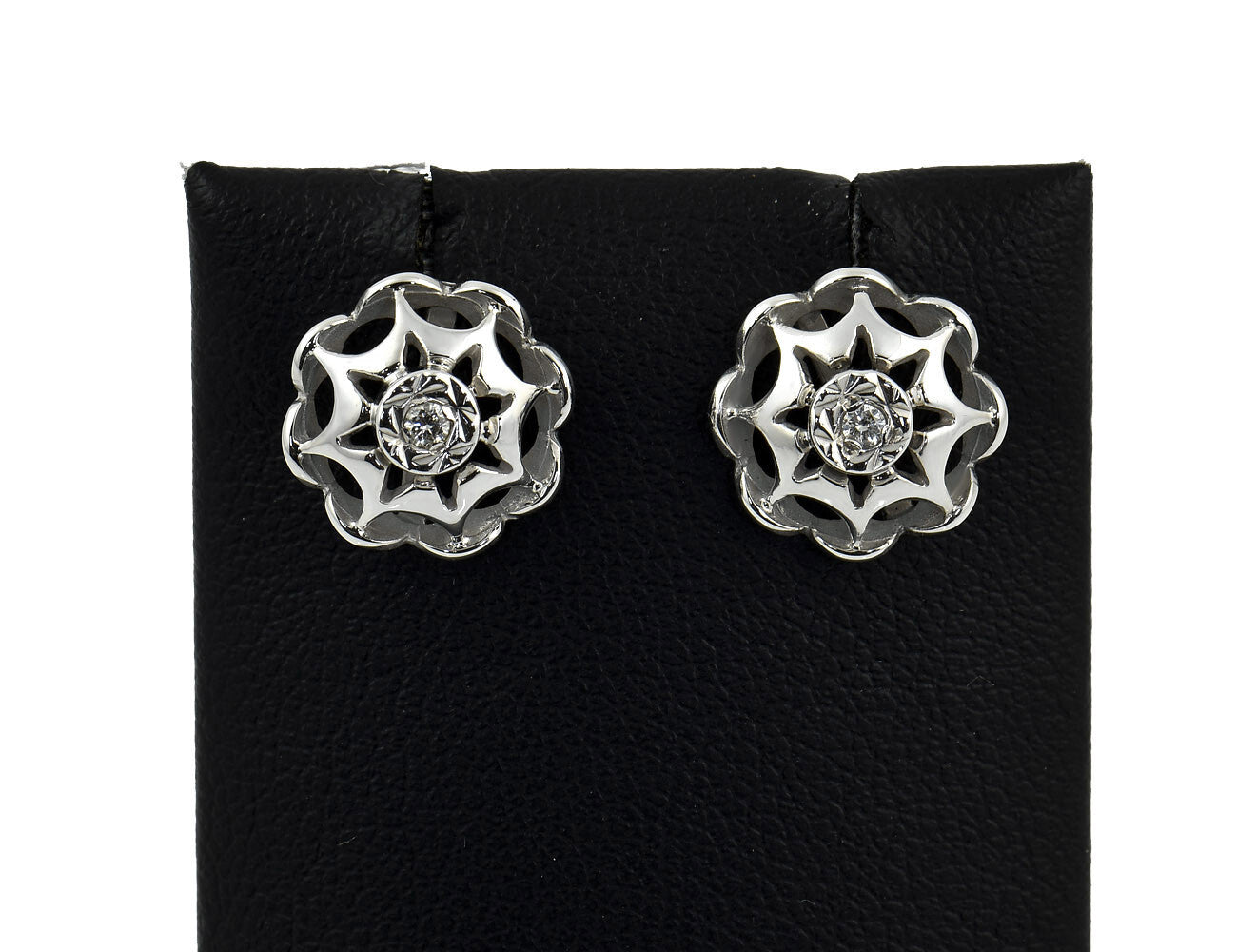 Diamond stud earrings 585/000 14 K white gold, 2 diamonds total 0.04 ct