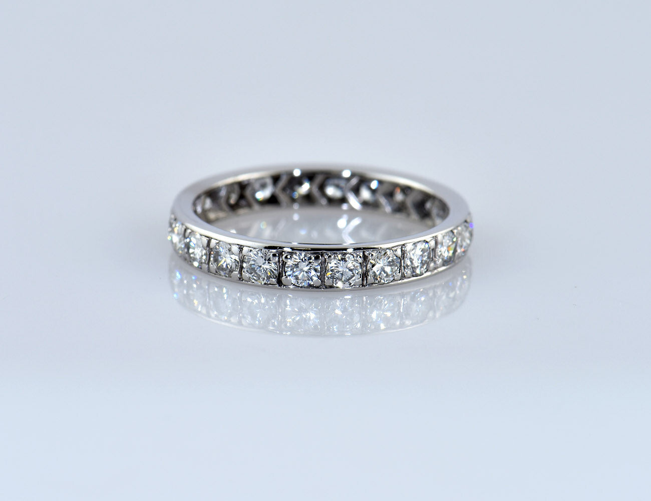 Memoire Diamant Ring 750/000 18 K Weißgold 21 Brillanten zus. 1,32 ct