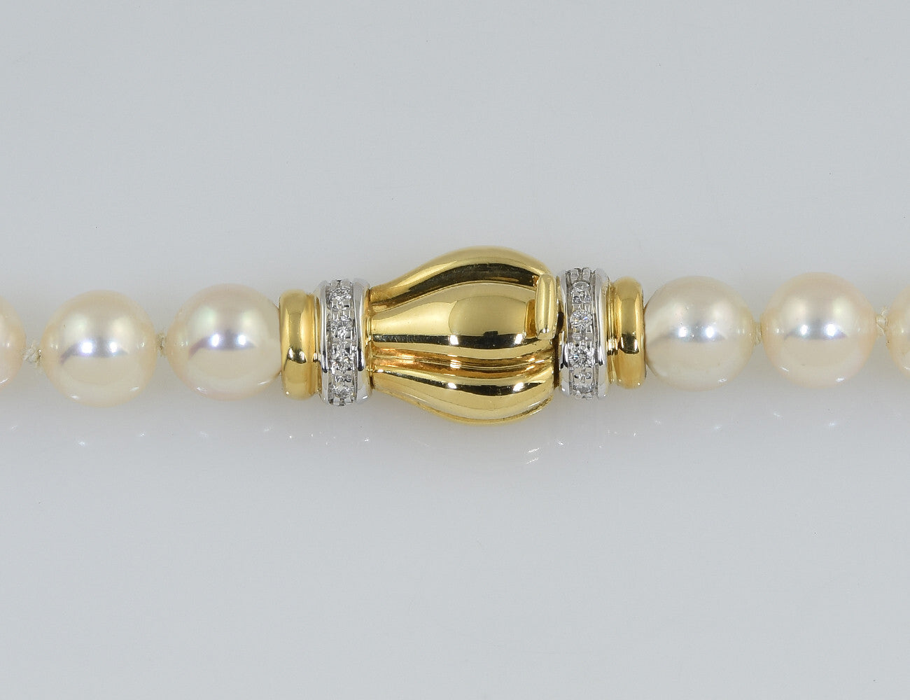 Akoyaperlenkette 750/000 18 K Gelbgoldschließe 20 Brillanten zus. 0,20 ct