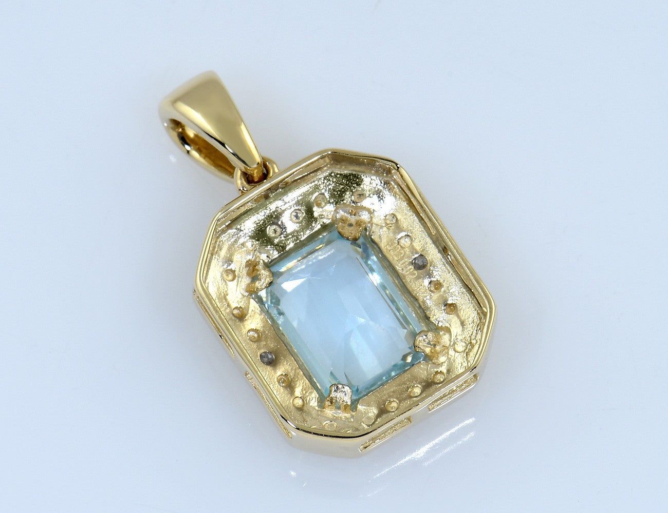 Anhänger Blautopas 333/000 8 K Gelbgold 2 Diamant zus. 0,02 ct
