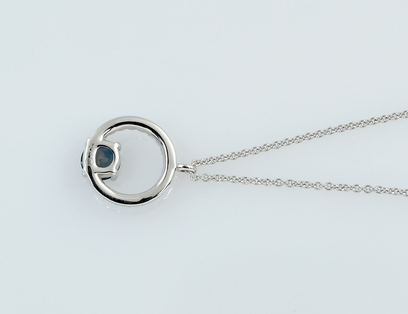 Saphir Diamat Anhänger mit Kette 375 - 9 K Weißgold 17 Brillanten zus. 0,20 ct