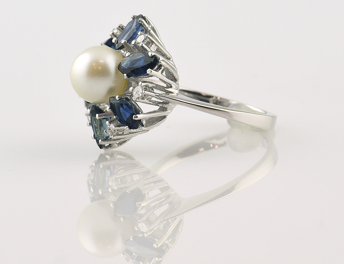 Ring Akoya pearl sapphire 585/000 14 K white gold 6 diamonds total 0.12 ct
