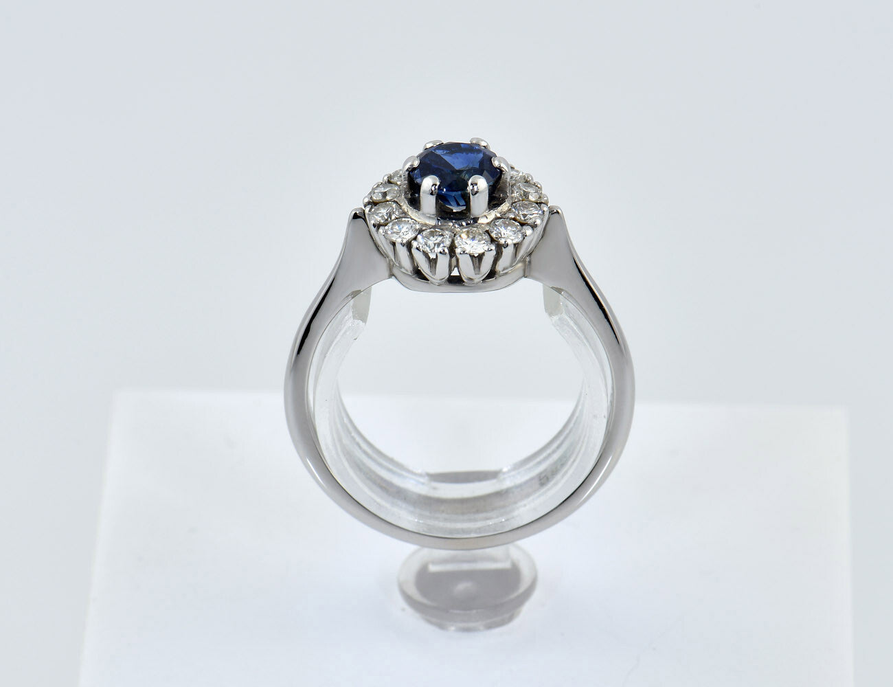 Saphir Diamant Ring 585/000 14 K Weißgold 12 Brillanten zus. 0,35 ct