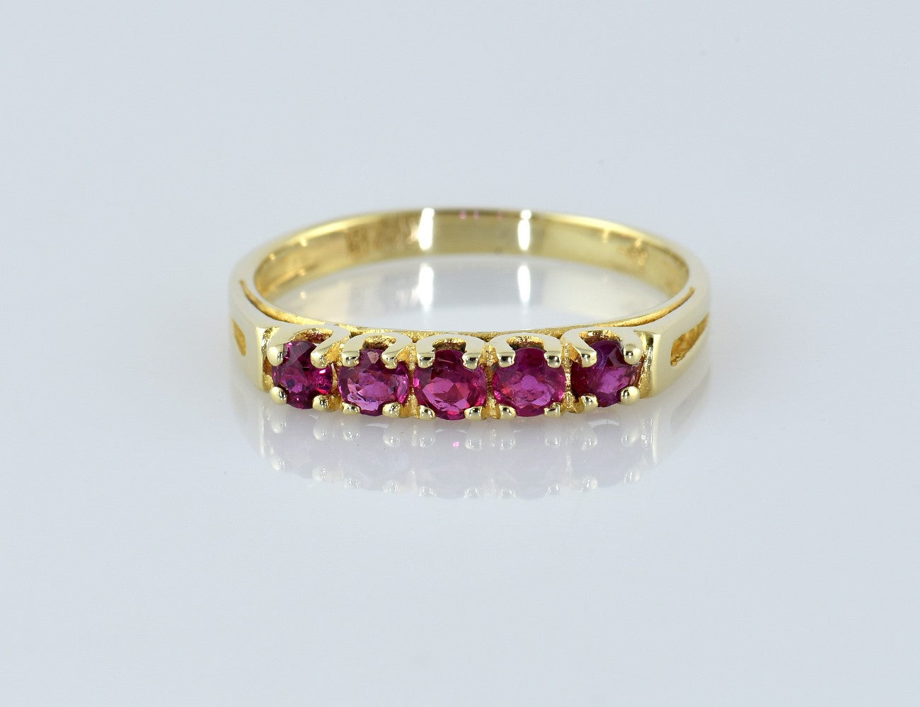 Rubin Ring 333/000 8 K Gelbgold