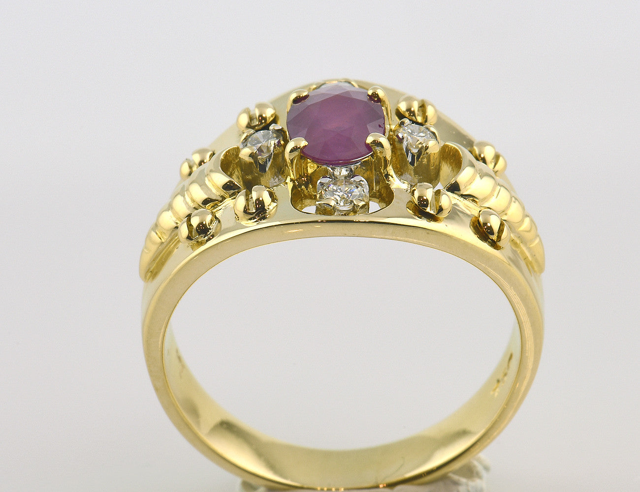 Rubin Diamant Ring 750 18 K Gelbgold 4 Brillanten insgesamt 0,16 ct