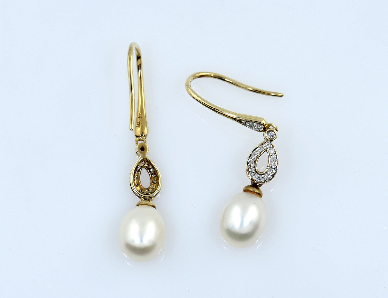 Süßwasser Perle Ohrhänger 333/000 8 K Gelbgold 28 Diamanten zus. 0,20 ct