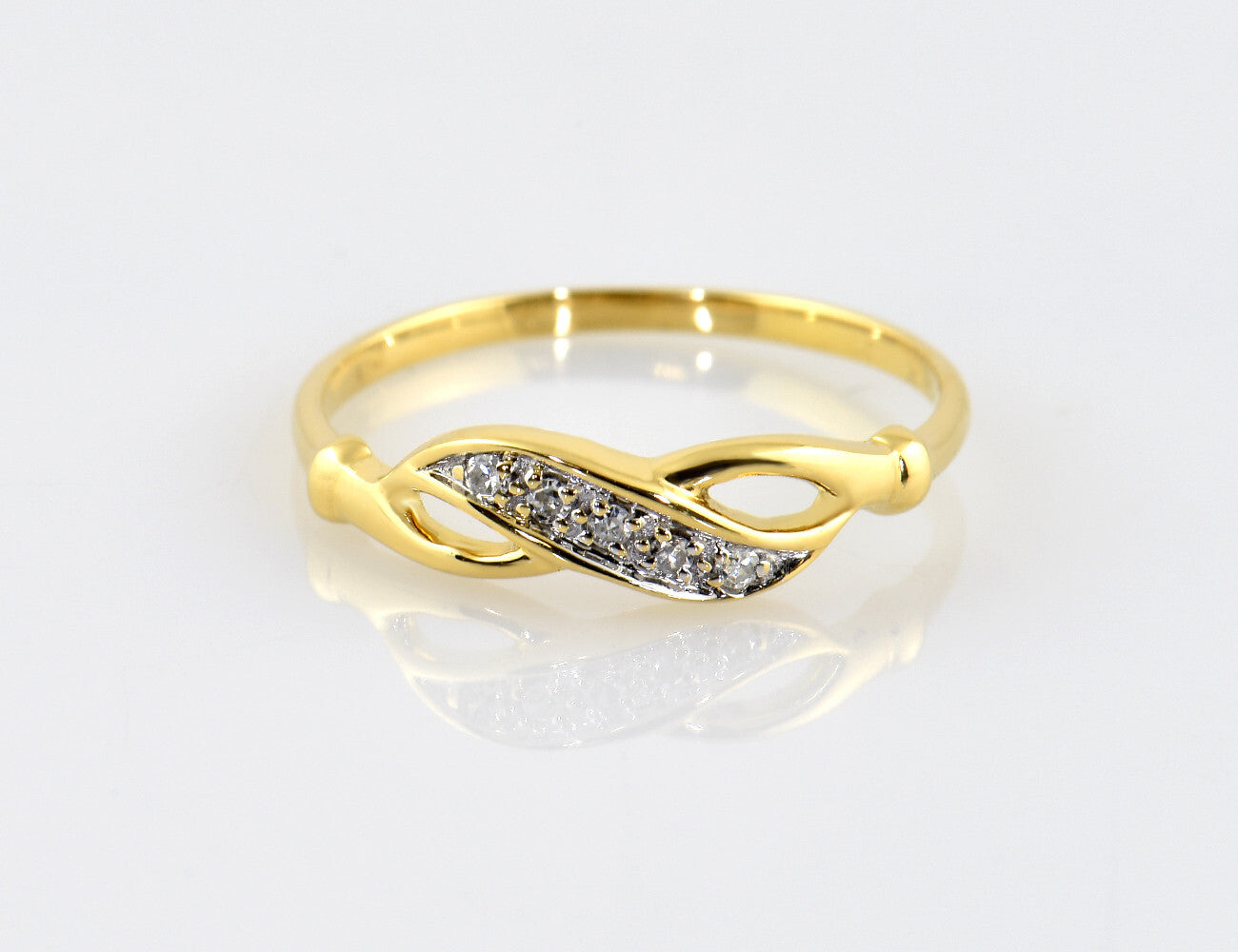 Diamant Ring 750/000 18 K Gelbgold 5 Diamanten zus. 0,05 ct