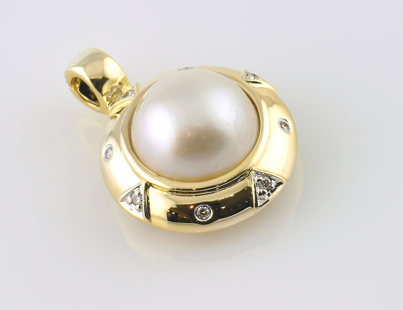 Anhänger Mabe´perle 585/000 14 K Gelbgold 8 Diamanten zus. 0,10 ct