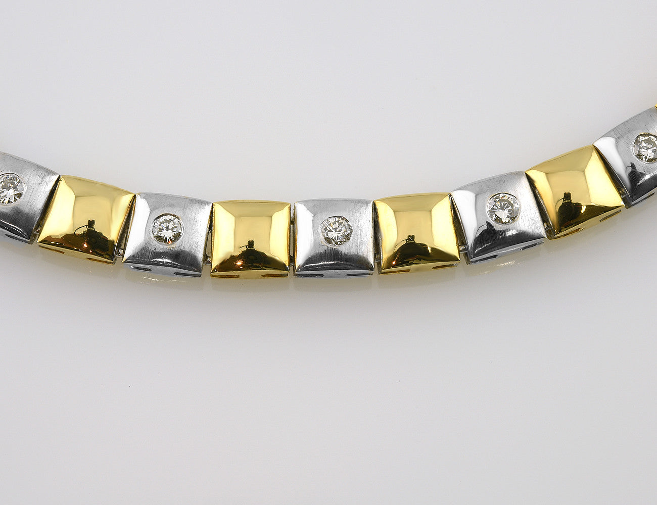 Collier 750/000 18 K Gelb-/Weißgold, 13 Brillanten zus. 0,57 ct, Kette 43,50 cm