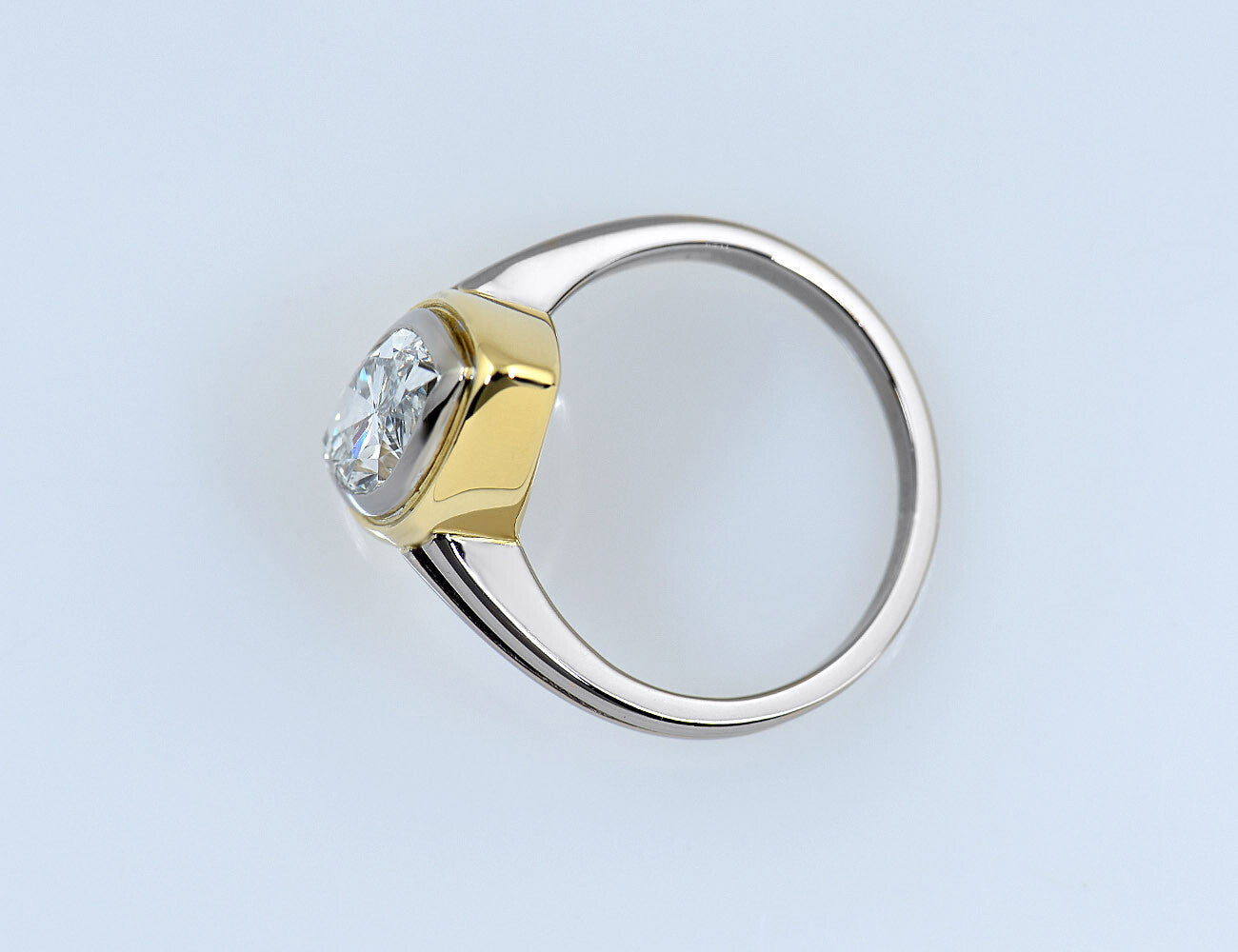 Diamant Solitär Ring 750/000 18 K Weiß-/ Gelbgold Diamant Navette 1,78 ct