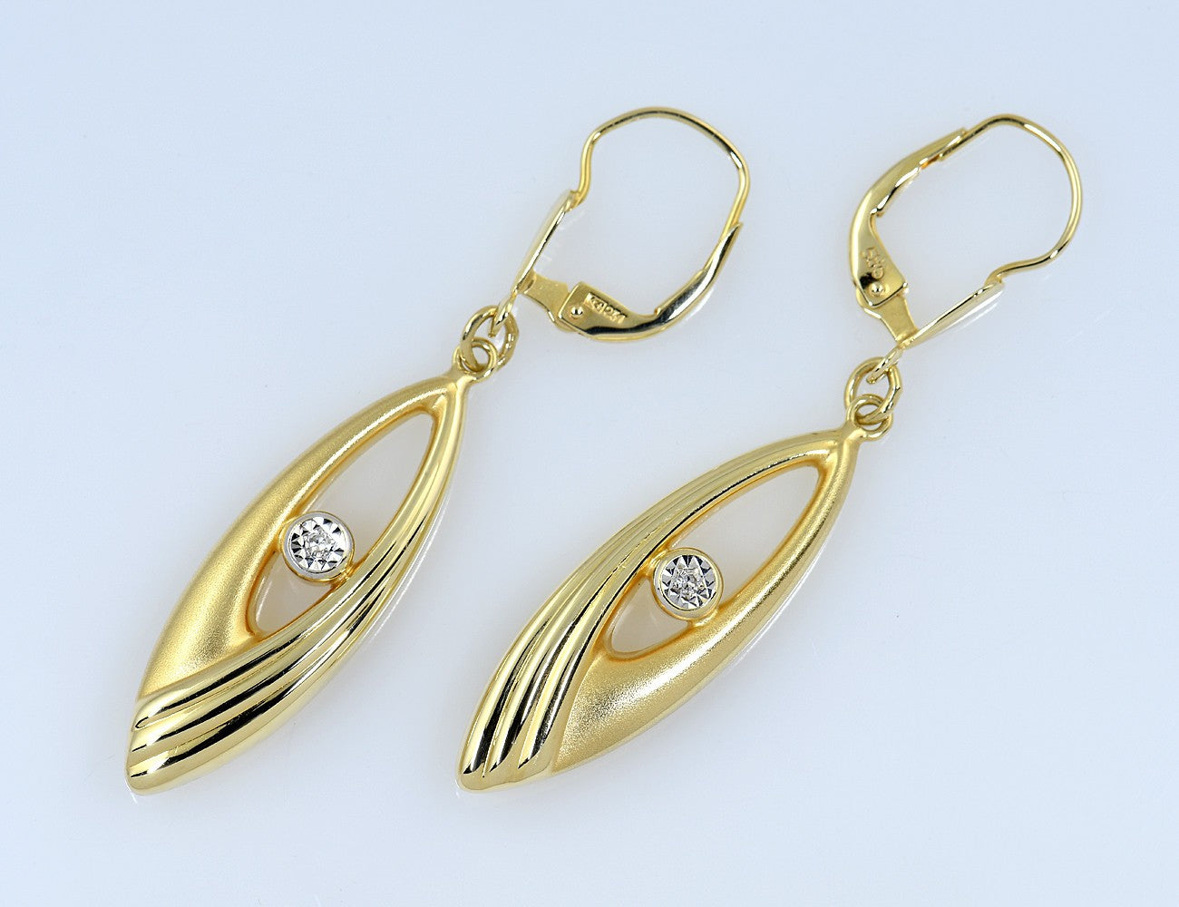 Ohrringe Hänger 585/000 14 K Gelbgold, 2 Brillanten zus. 0,02 ct