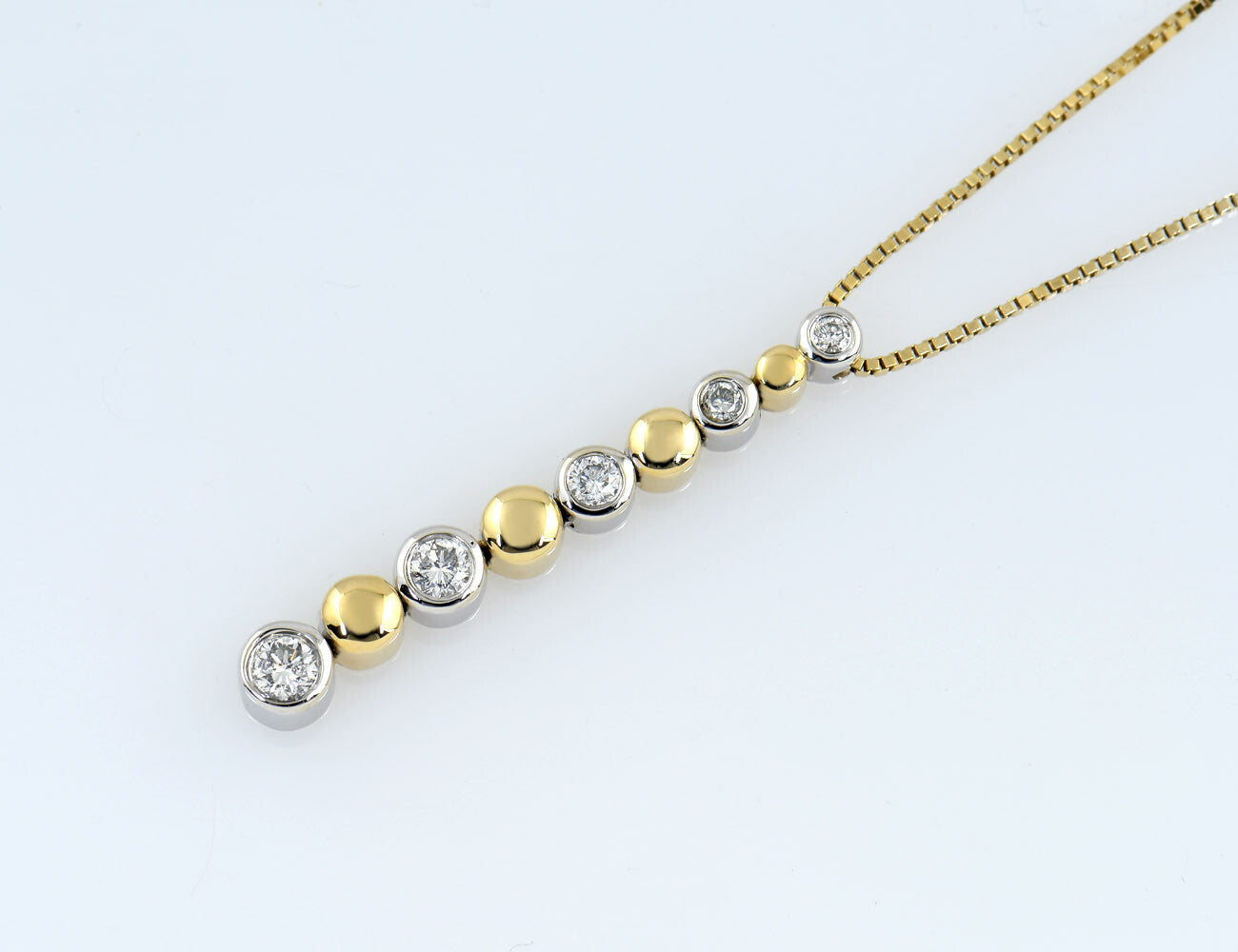 Diamant Anhänger mit Kette 585/000 14 K Gelbgold, 5 Brillanten zus. 0,25 ct