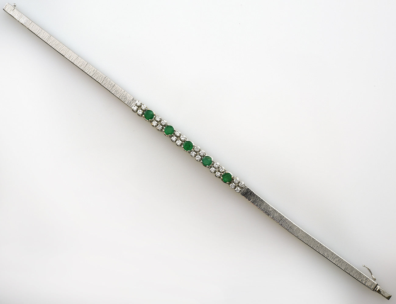 Armband 18,5 cm 750/000 18 K Weißgold / 5 Smaragde / 24 Diamanten zus. 0,50 ct