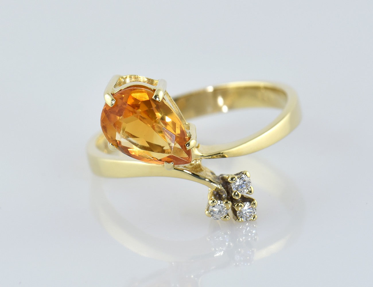 Ring Citrin Diamant 585/000 14 K Gelbgold 3 Brillanten zus. 0,06 ct