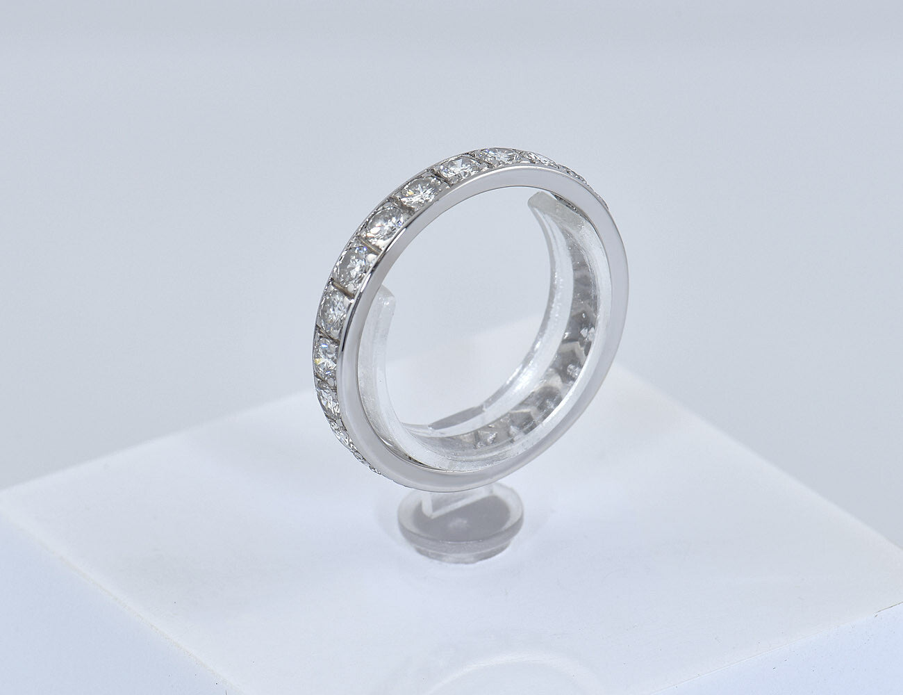 Memoire Diamant Ring 750/000 18 K Weißgold 21 Brillanten zus. 1,32 ct