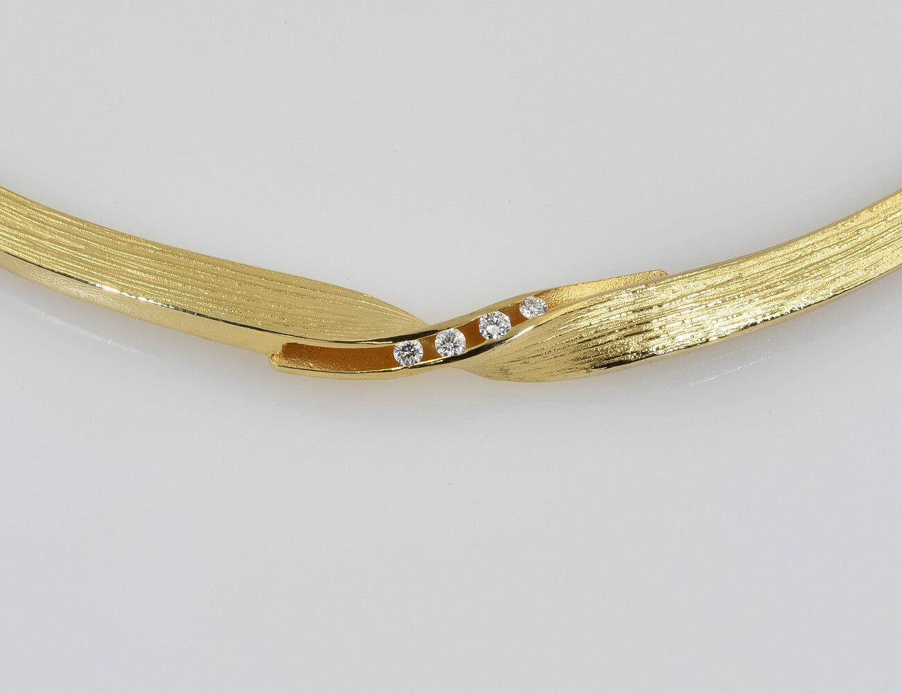 Collier Diamant 750/000 18 K Gelbgold, 4 Brillanten zus. 0,12 ct