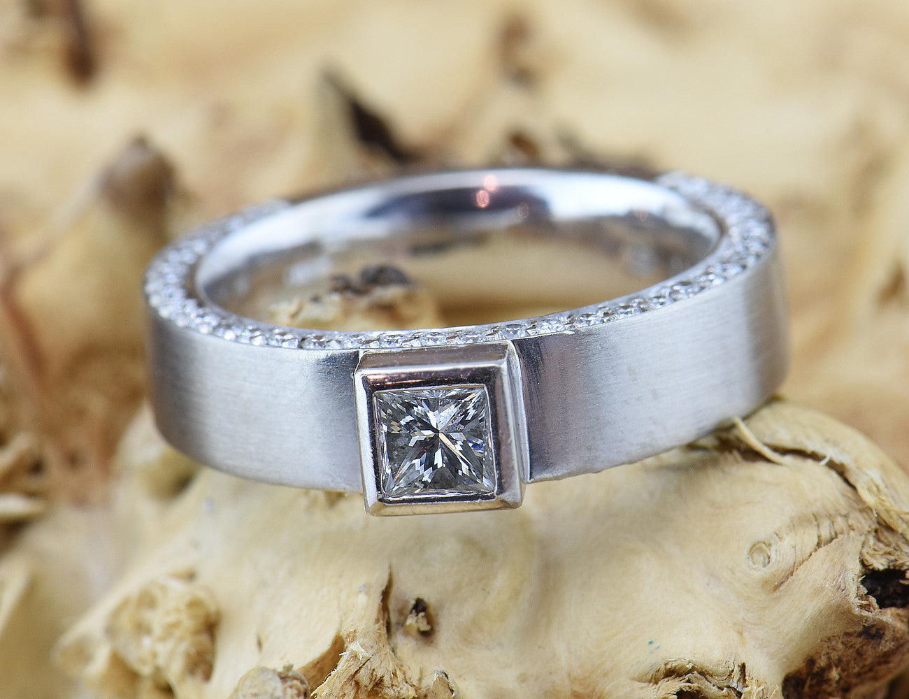 Solitär Diamant Ring 585/000 14 K Weißgold 71 Brillanten zus. 1,10 ct