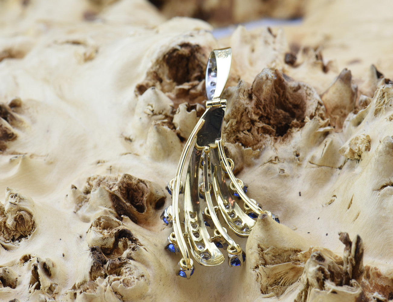 Anhänger 585 14 K Gelbgold / 14 Diamanten zus. 0,57 ct / 13 Saphire
