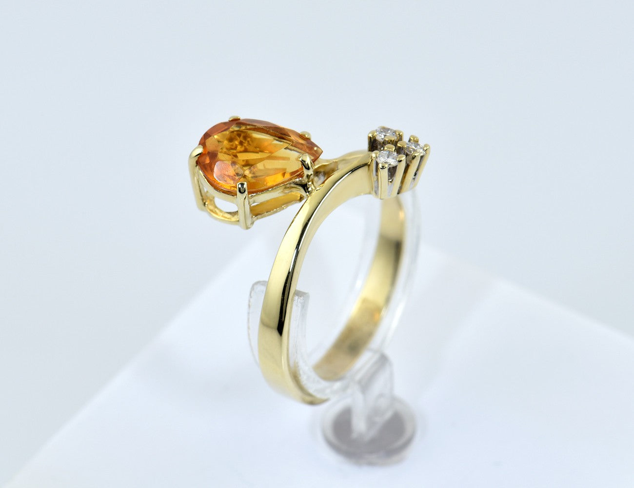 Ring Citrin Diamant 585/000 14 K Gelbgold 3 Brillanten zus. 0,06 ct