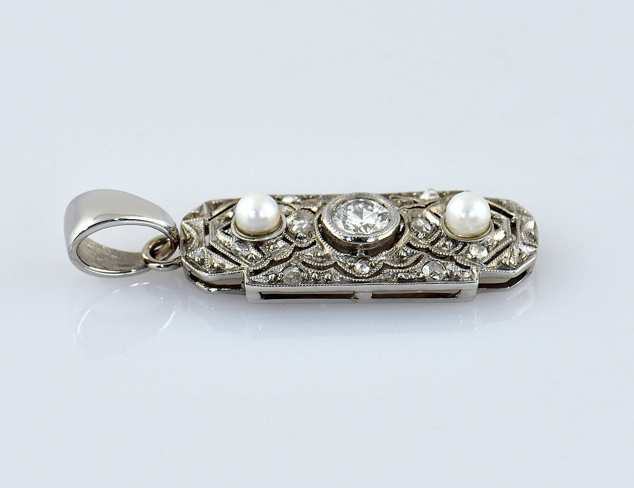 Art Deco pendant diamond pearl 750/000 18 K white gold 13 diamonds total 0.30 ct