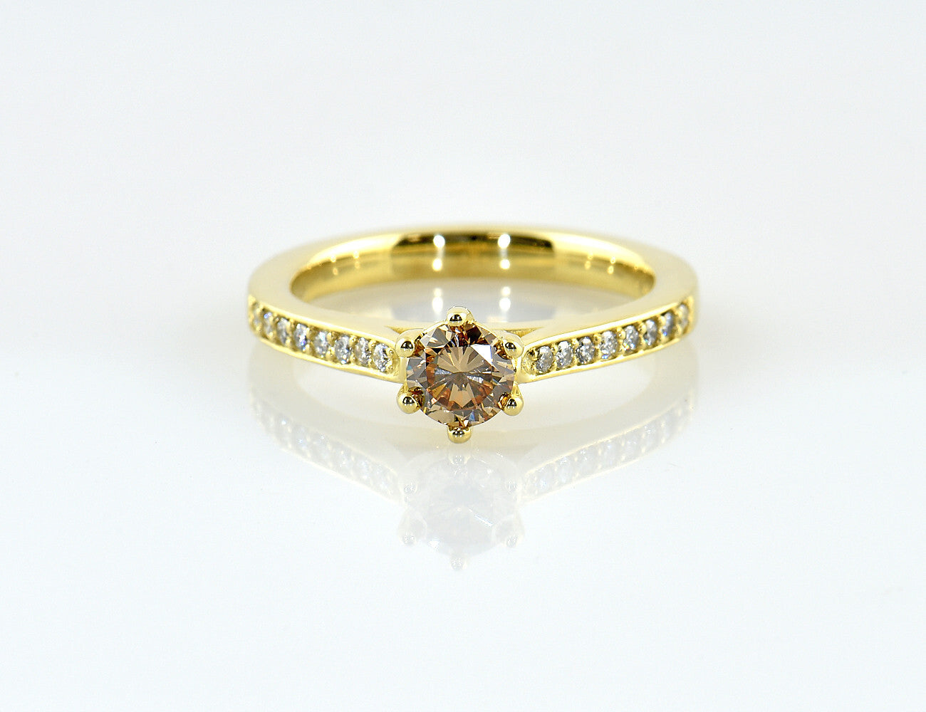 Solitär Diamant Ring 585/000 14 K Gelbgold 17 Brillanten zus. 0,72 ct