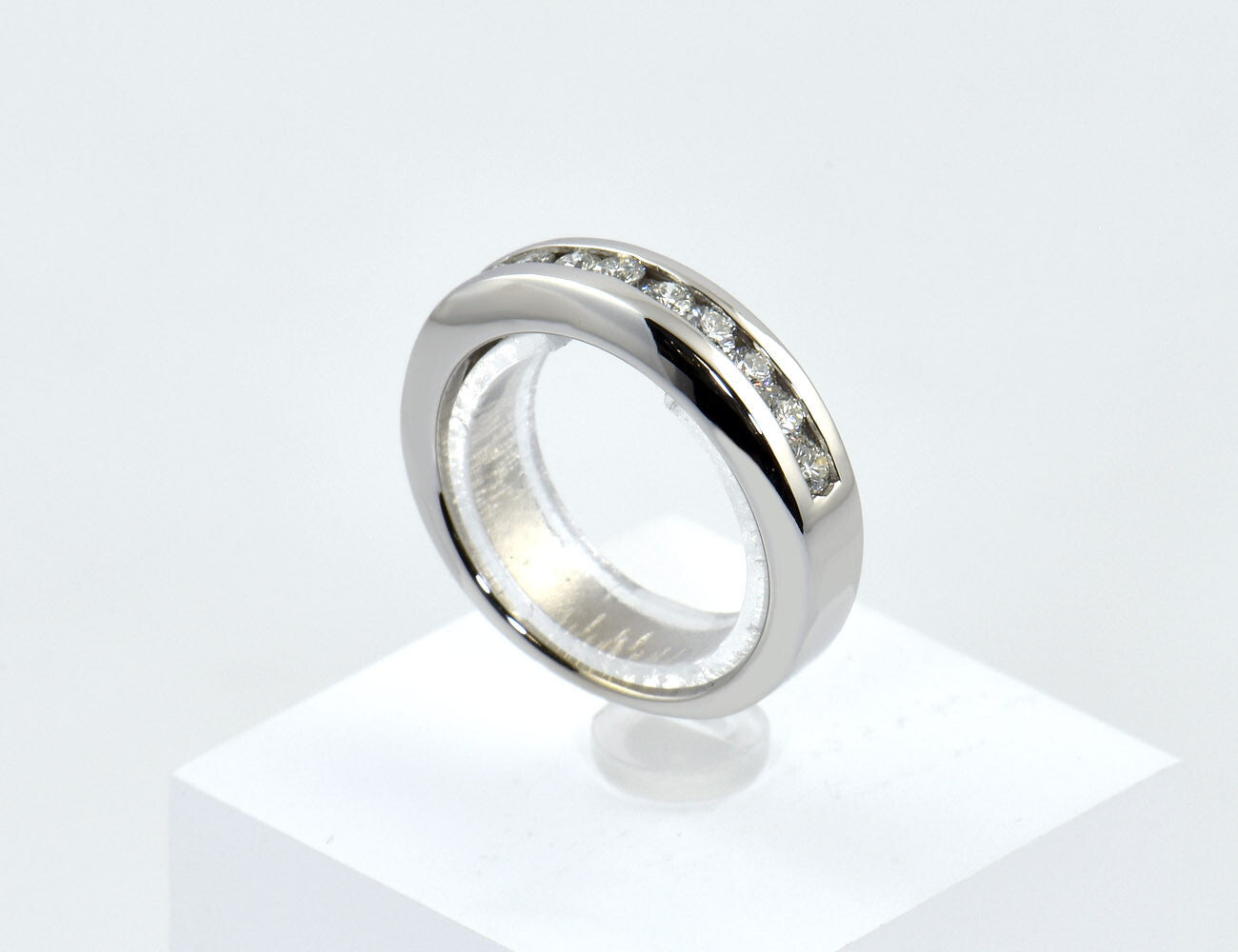 Diamant Ring 585/000 14 K Weißgold 12 Brillanten zus. 0,60 ct