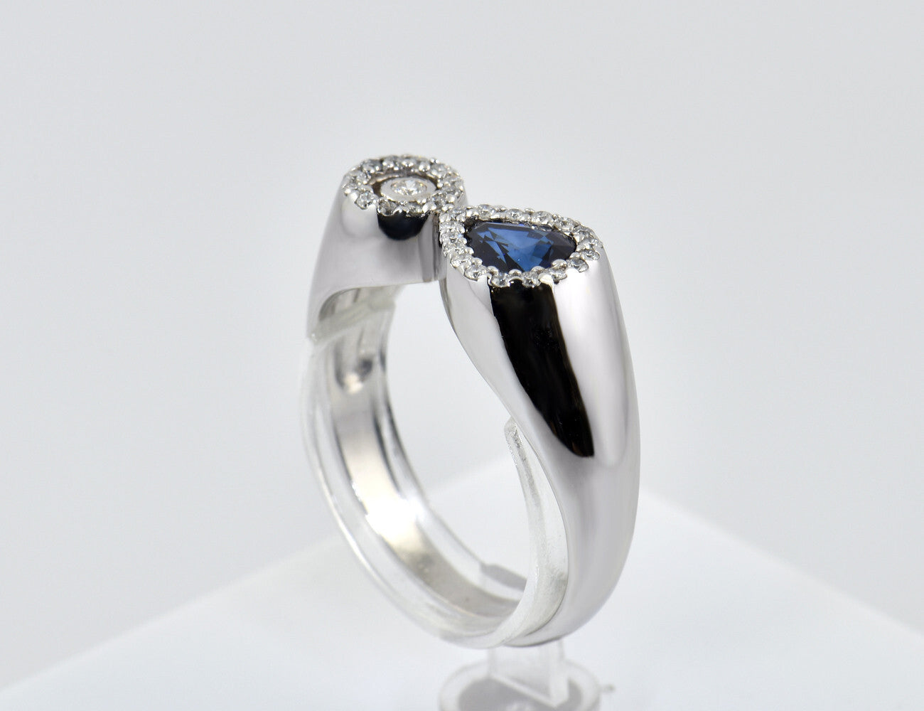 Saphir Diamant Ring 585/000 14 K Weißgold 30 Brillanten zus. 0,30 ct