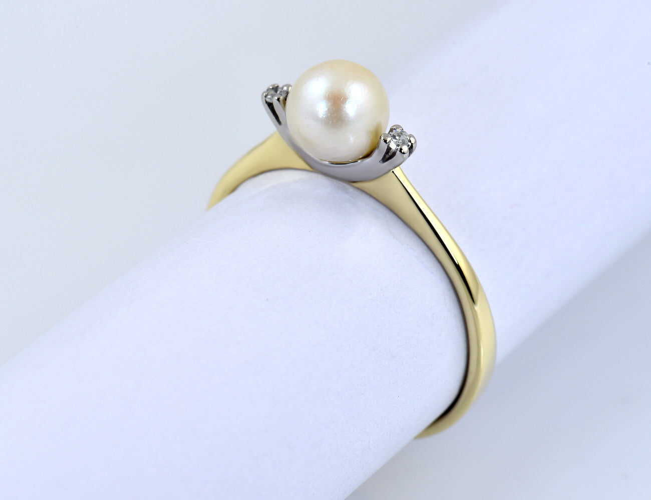 Ring Perle, Diamant 585/000 14 K Gelbgold, 2 Diamanten zus. 0,02 ct