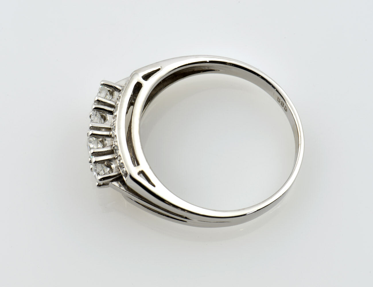 Diamond ring 585/000 14 K white gold 14 diamonds total 0.50 ct