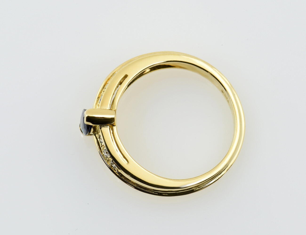 Saphir Diamant Ring 750/000 18 K Gelbgold 12 Brillanten zus. 0,20 ct