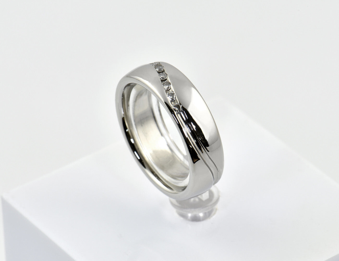 Diamant Ring 650/000 Palladium 7 Brillanten zus. 0,10 ct