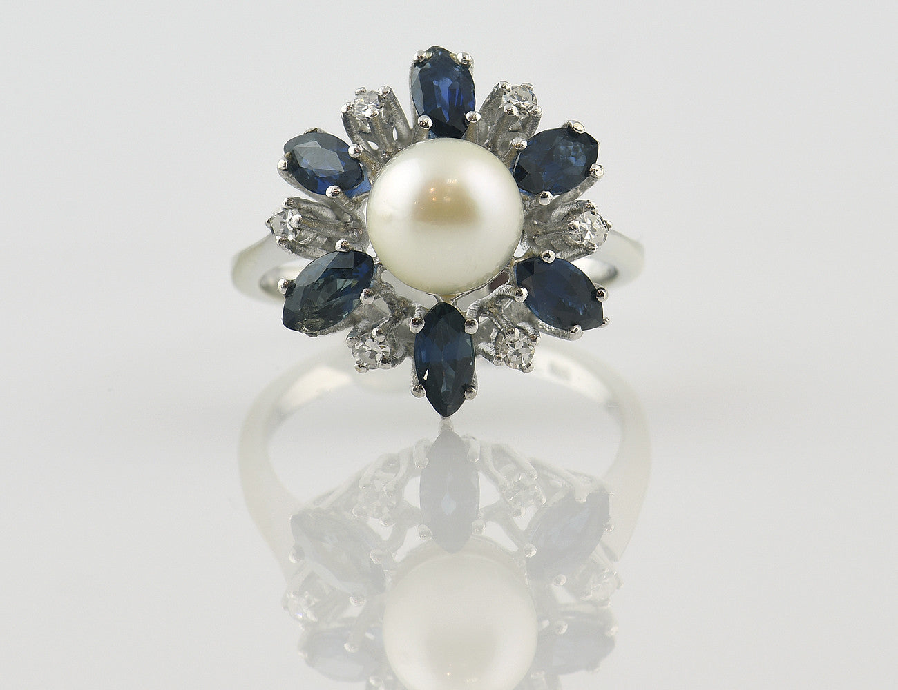 Ring Akoya pearl sapphire 585/000 14 K white gold 6 diamonds total 0.12 ct
