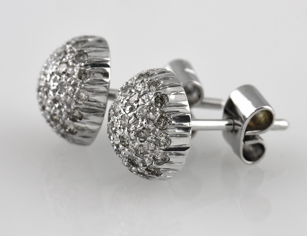 Ohrstecker 750/000 18 K Weißgold, 68 Diamanten zus. 0,40 ct