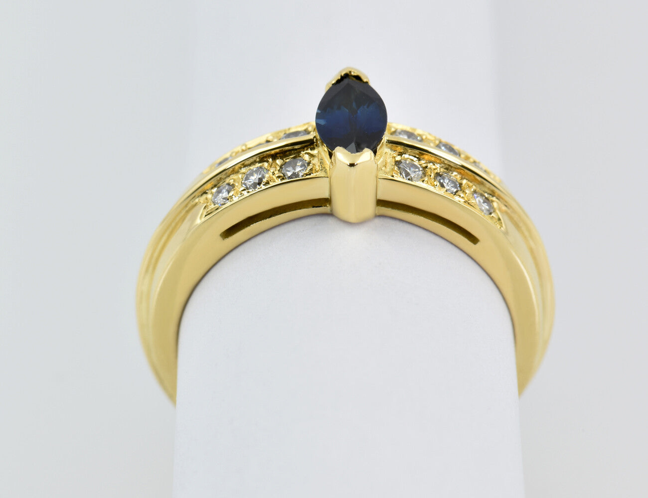 Saphir Diamant Ring 750/000 18 K Gelbgold 12 Brillanten zus. 0,20 ct