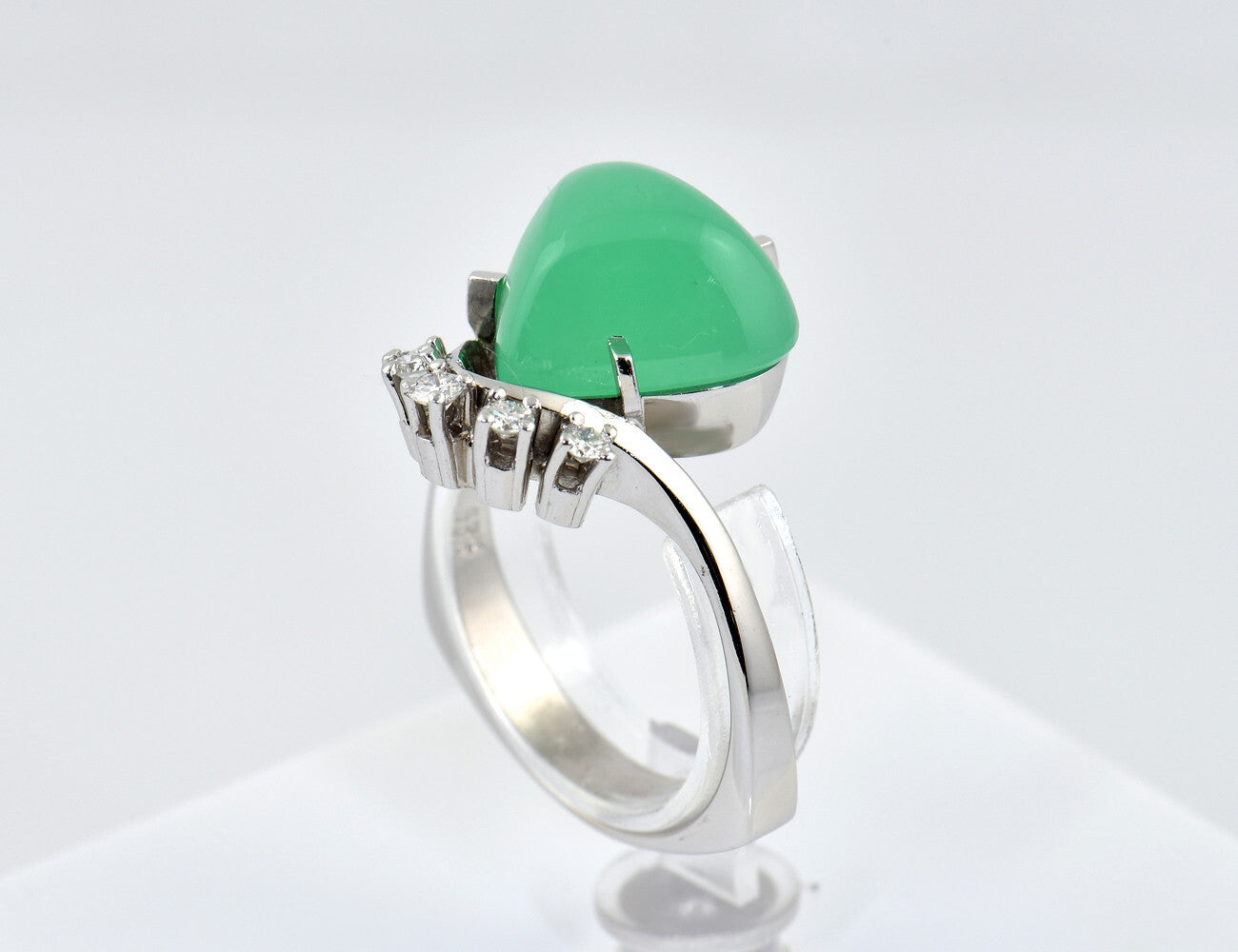 Ring Jade 585/000 14 K Weißgold 5 Brillanten zus. 0,12 ct