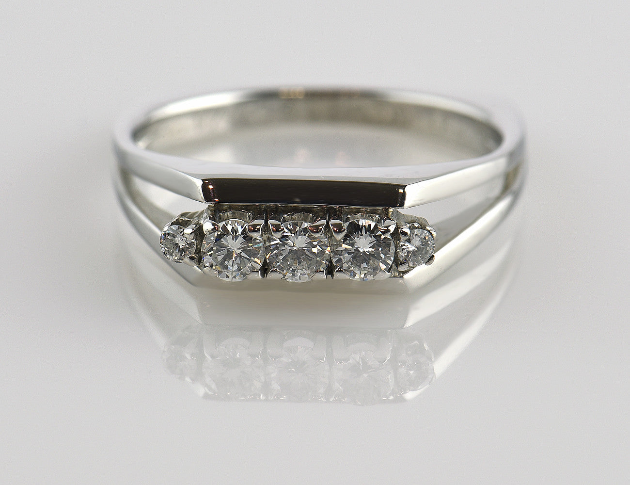 Diamant Ring 750 18 K Weißgold 5 Brillanten zus. 0,45 ct