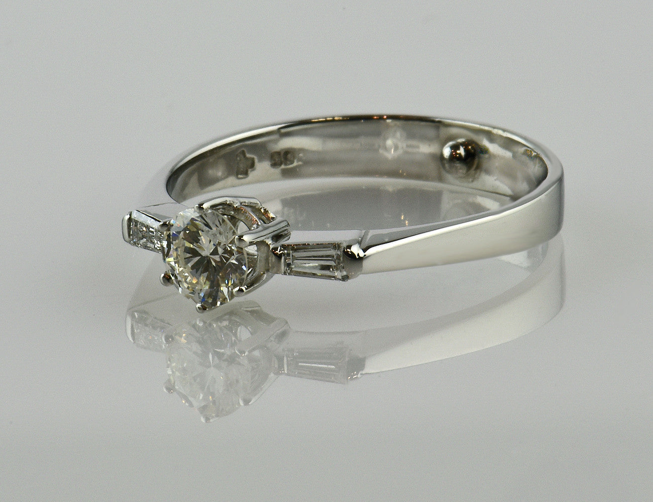 Diamond ring solitaire 585/000 14 K white gold 3 diamonds total 0.50 ct