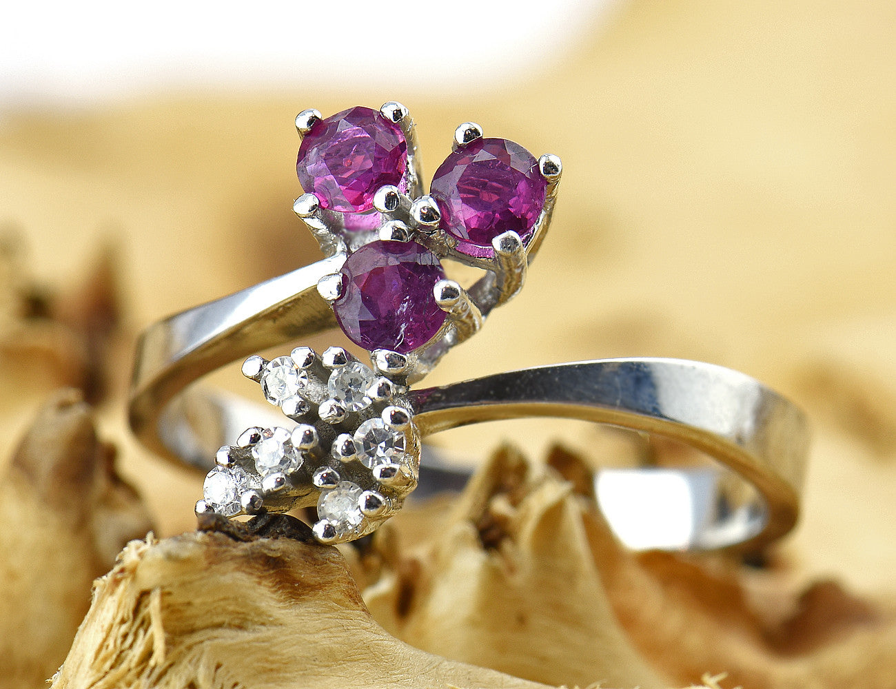 Rubin Diamant Ring 585/000 14 K Weißgold 6 Brillanten zus. 0,09 ct