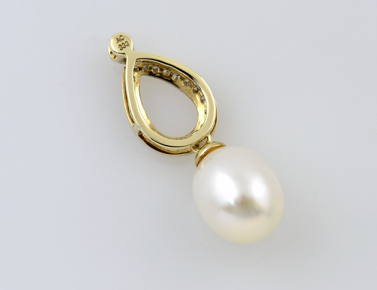 Anhänger Süßwasser Perle 333/000 8 K Gelbgold 21 Diamanten zus. 0,20 ct