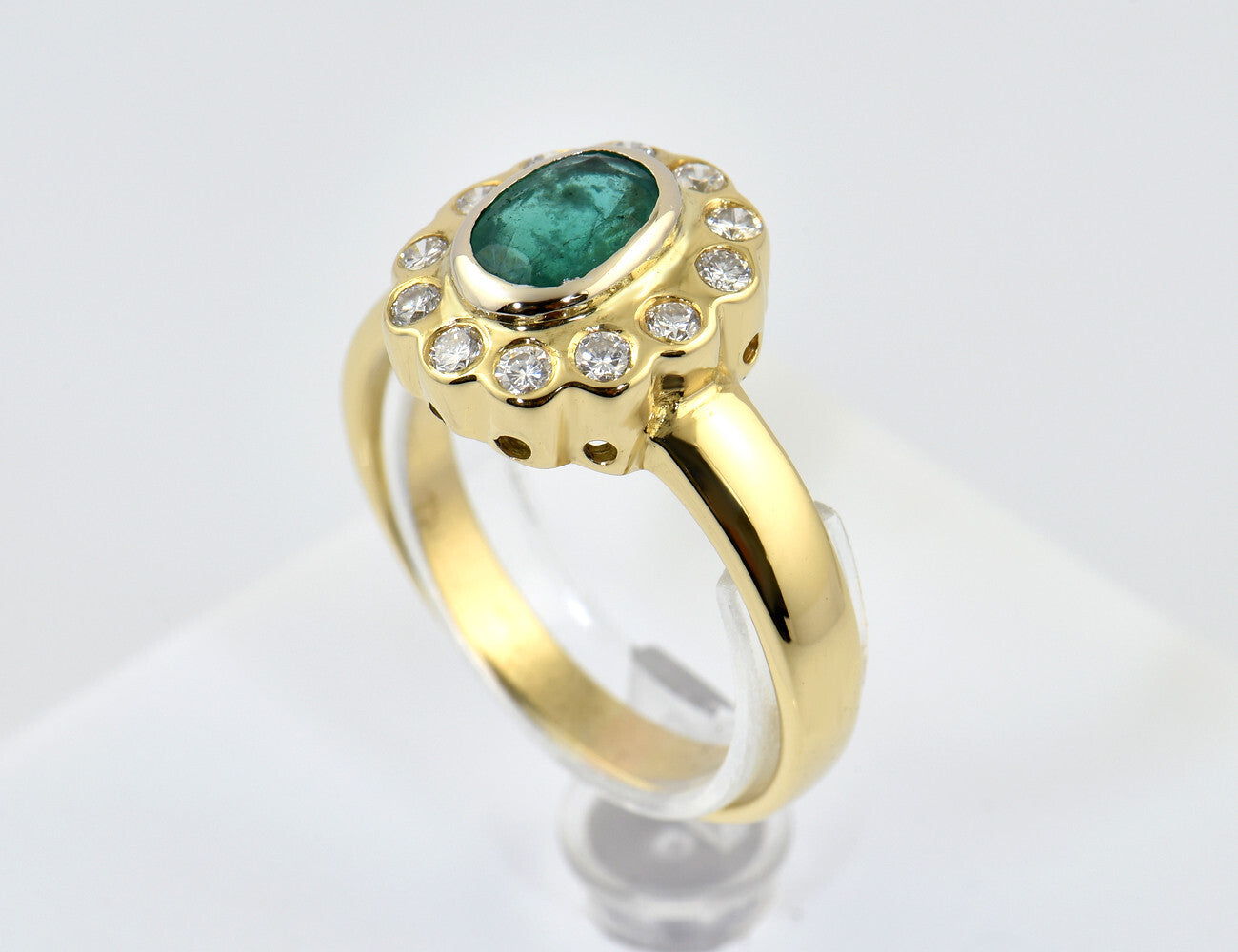 Smaragd Diamant Ring 750/000 18 K Gelbgold 12 Brillanten zus. 0,36 ct