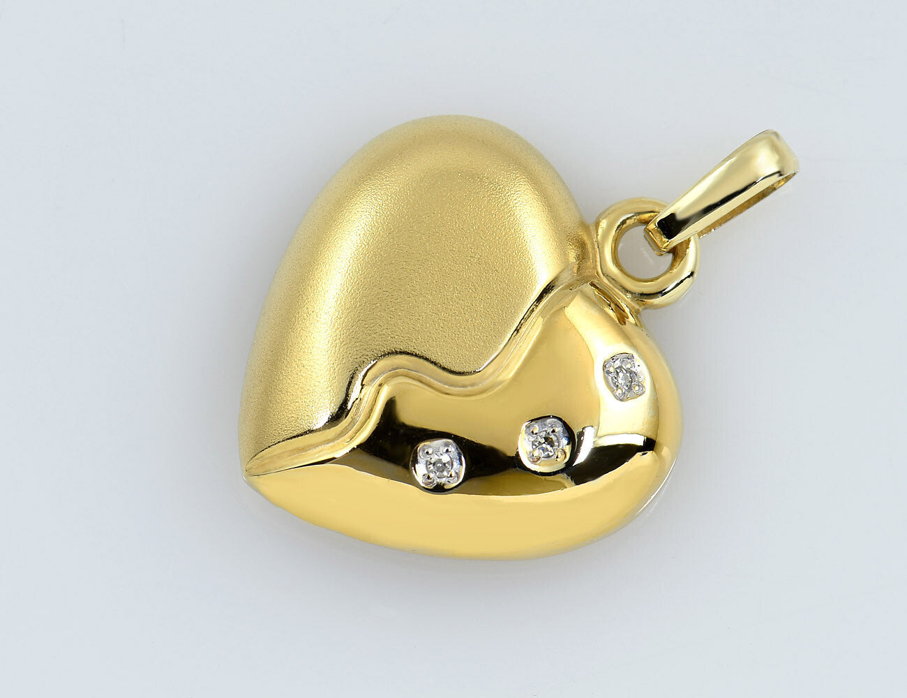 Anhänger Herz 333/000 8 K Gelbgold 3 Diamanten zus. 0,02 ct