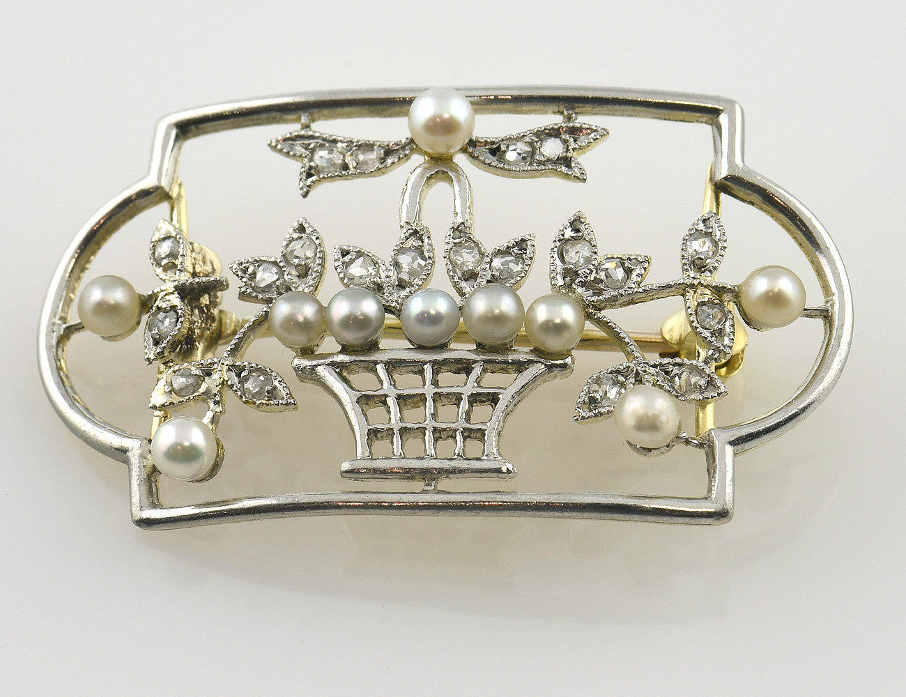 Brosche 750/000 18 K Gelbgold, 10 Perlen, 20 Diamanten