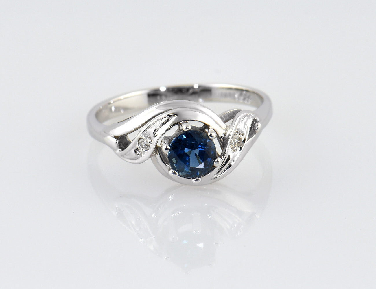 Saphir Diamant Ring 585/000 14 K Weißgold 2 Diamanten zus. 0,03 ct
