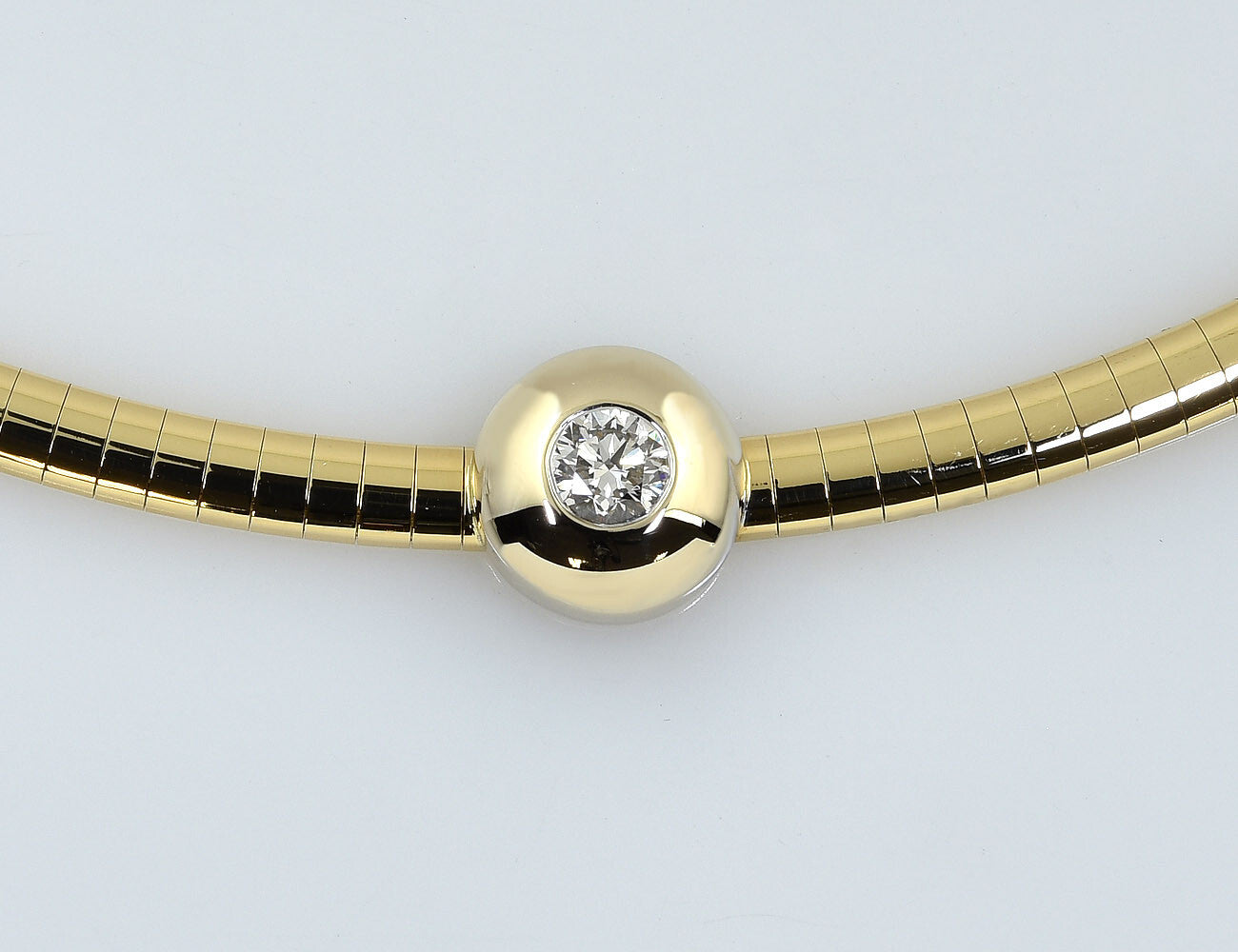 Halsreif Omegareif flach 585/000 14 K Gelbgold 1 Brillanten 0,40 ct